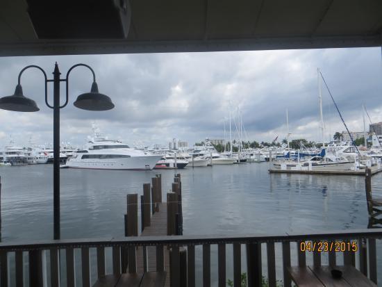 Bahia Mar Bar & Grille